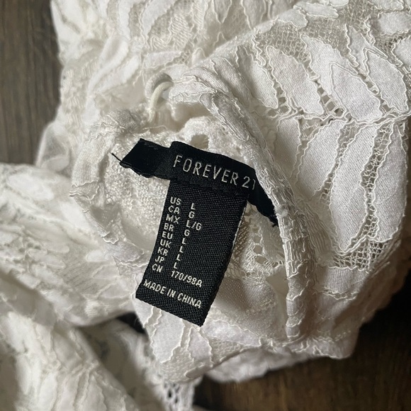 White lace cropped top - Picture 5 of 8